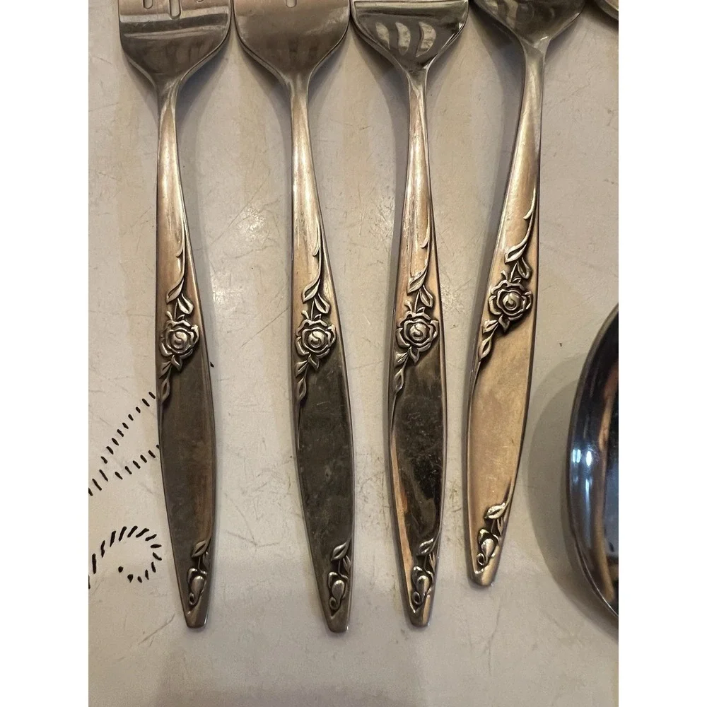 Oneidacraft Deluxe Stainless Lasting Rose Flatware Set 11 Pieces Spoons Forks